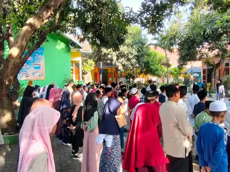 UPACARA HARI SANTRI SDN 4 SUMBERKOLAK